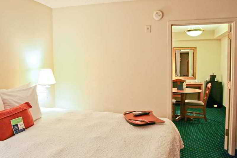 Hampton Inn Pensacola-Airport Room photo